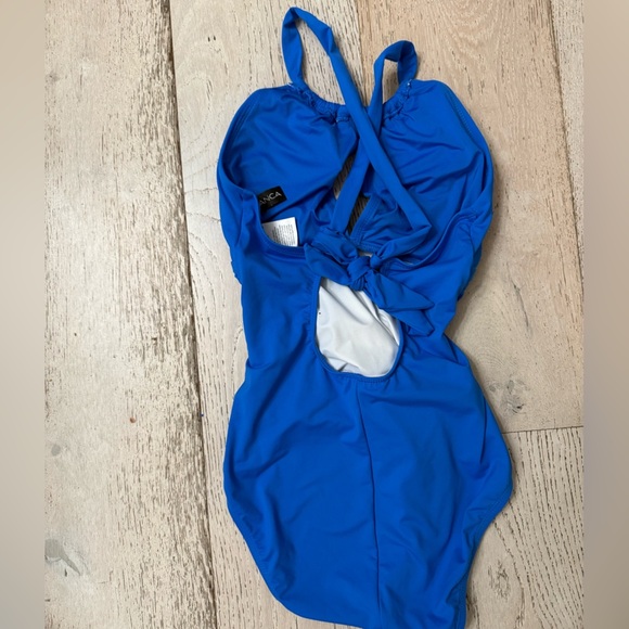 La Blanca Island Goddess high neck halter swimsuit Capri Blue Size: 4 - Picture 4 of 5